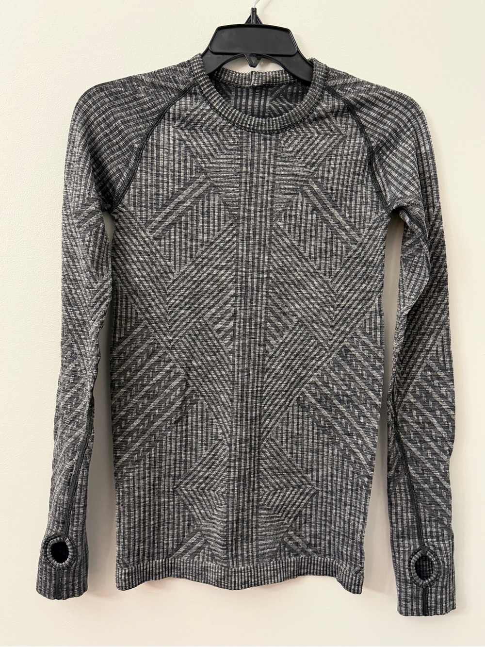 Lululemon Women Size 2  Shirt Rest Less Pullover Top Gray Textured Stretch D044